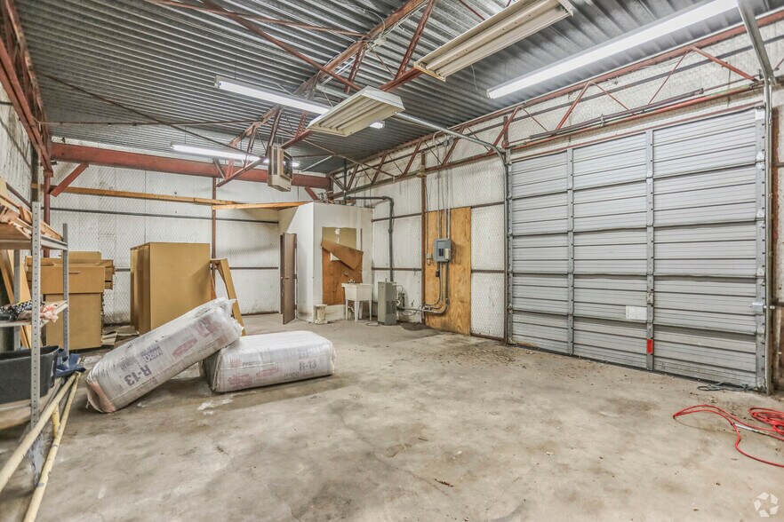 More Photos Of 11117 Shady Trl, Dallas Office For Sale