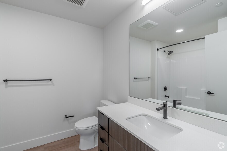 More Photos Of 208 N Samish Way, Bellingham Apartments For Lease