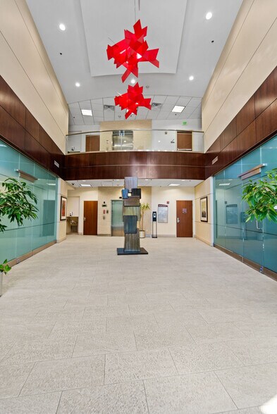 More Photos Of 7440 S Creek Rd, Sandy Office For Lease