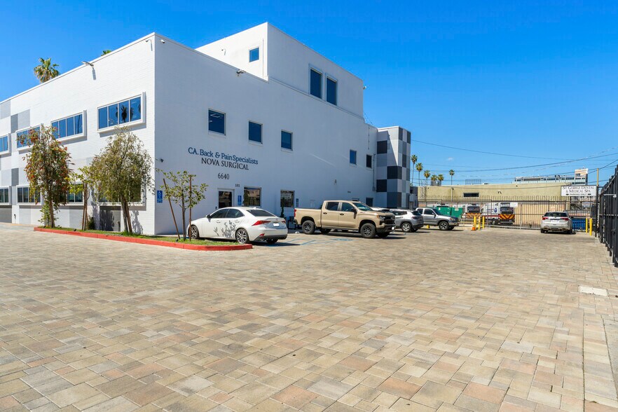 More Photos Of 6640 Van Nuys Blvd, Van Nuys Office For Lease