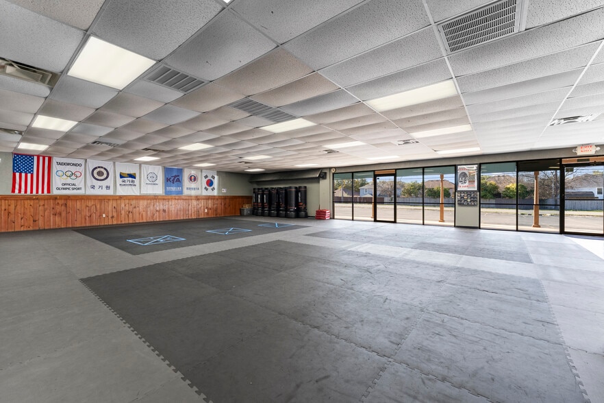 More Photos Of 9585 Braun Rd, San Antonio Storefront Retail Office For Sale