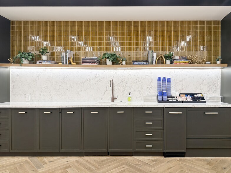 More Photos Of 601 Pennsylvania Ave NW, Washington Office For Lease