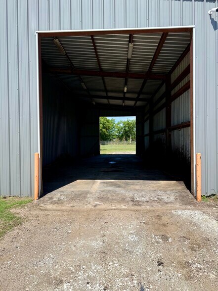 More Photos Of 836 Farm 71 rd, Talco Industrial For Sale