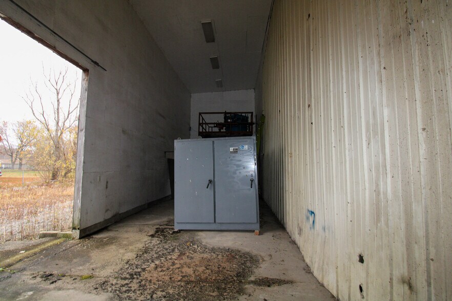 More Photos Of 7350 IL-111, South Roxana Specialty For Sale