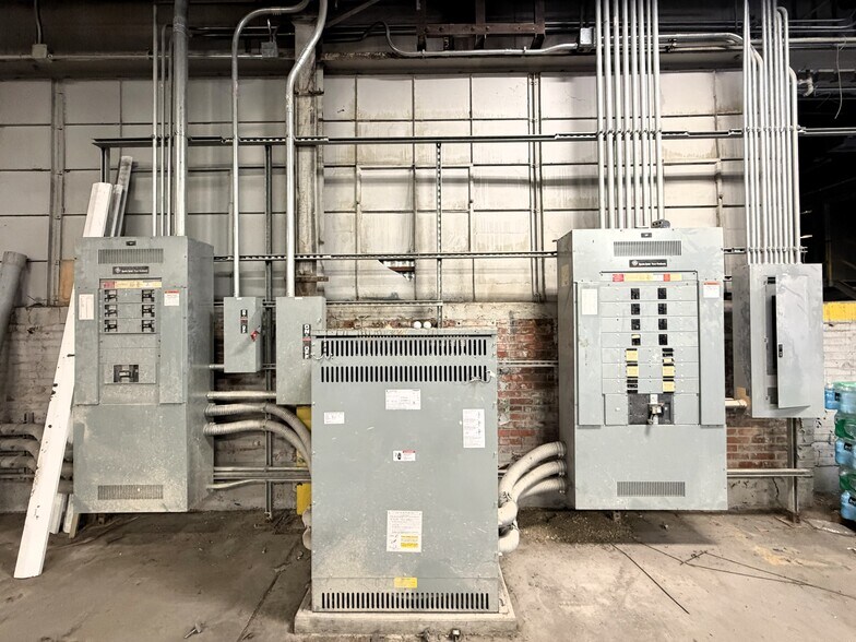 More Photos Of 3299 N 7th St Tfwy, Kansas City Manufacturing For Sale