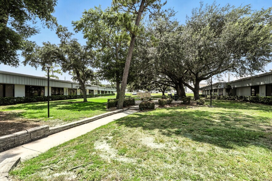 More Photos Of 701 S Kirkman Rd, Orlando Flex For Lease