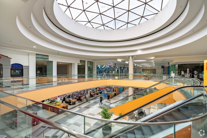 More Photos Of 2700 Colorado Blvd, Los Angeles Unknown For Lease