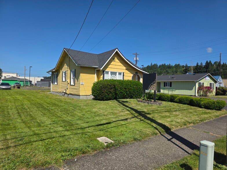 More Photos Of 2035 9th Ave, Longview Office For Lease