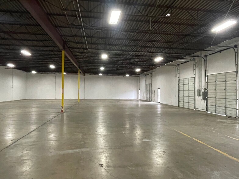 More Photos Of 2220 Carson St, Haltom City Distribution For Lease