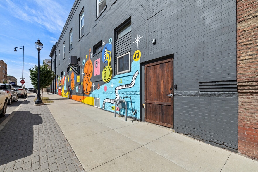 More Photos Of 23 Main St S, Minot General Retail For Lease