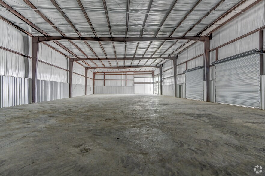 More Photos Of 282 Bucees Blvd, Katy Unknown For Lease