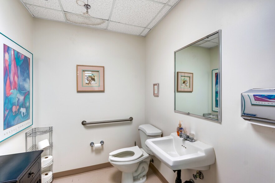 More Photos Of 2525 Harbor Blvd, Port Charlotte Medical For Sale