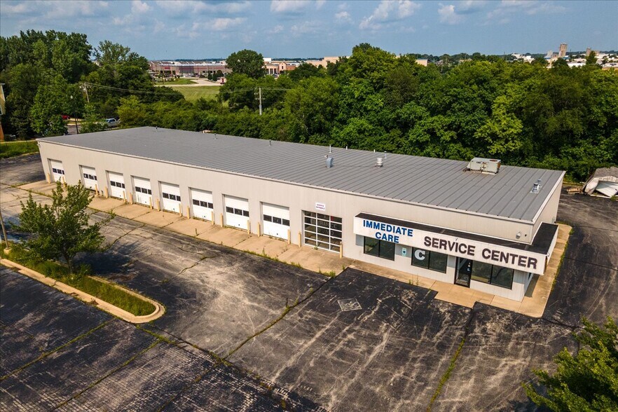 More Photos Of 1910 Moreland Blvd, Champaign Auto Dealership For Sale