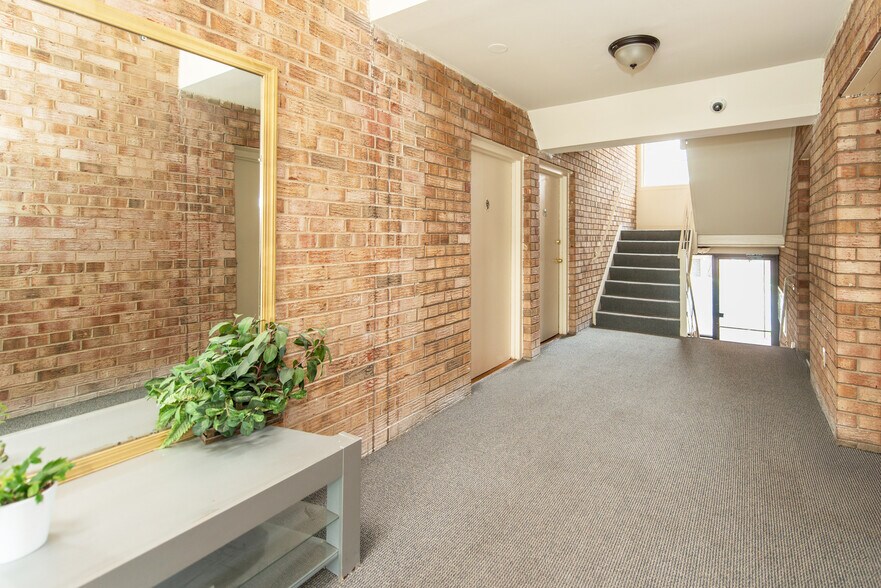 More Photos Of 300-302 W Glebe Rd, Alexandria Apartments For Sale