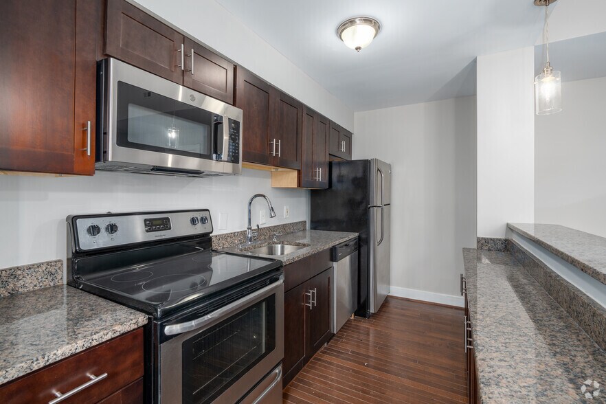 More Photos Of 617-631 W Lexington St, Baltimore Apartments For Lease