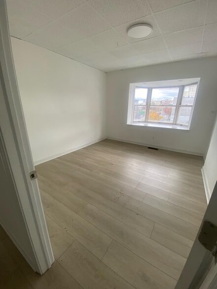 More Photos Of 1733-1735 Maryland Ave, Baltimore Bar For Lease