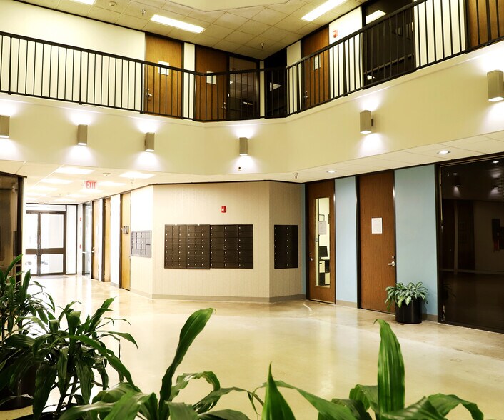 More Photos Of 2600 S Loop W, Houston Office For Lease