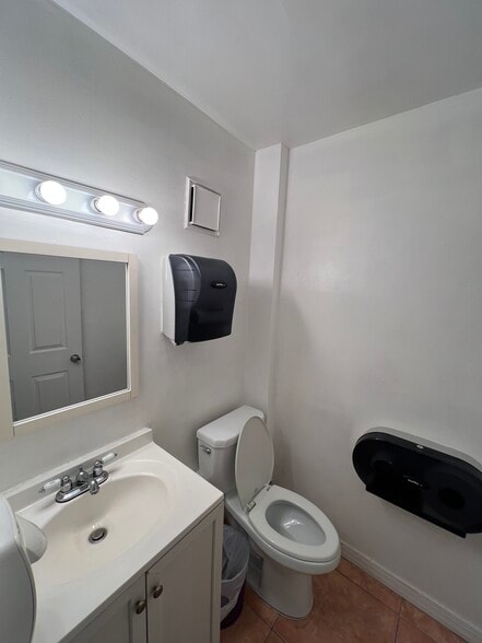 More Photos Of 3305-3345 NW 74th Ave, Miami Warehouse For Lease