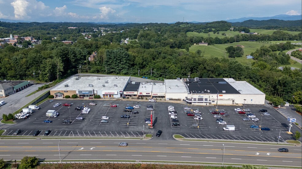 More Photos Of 398-466 Cummings St, Abingdon General Retail For Lease