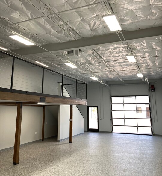 More Photos Of 17811 Davenport Rd, Dallas Distribution For Lease