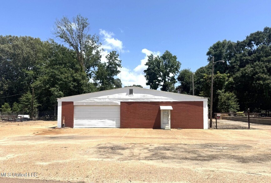 More Photos Of 335 Lower Woodville Rd, Natchez General Retail For Sale