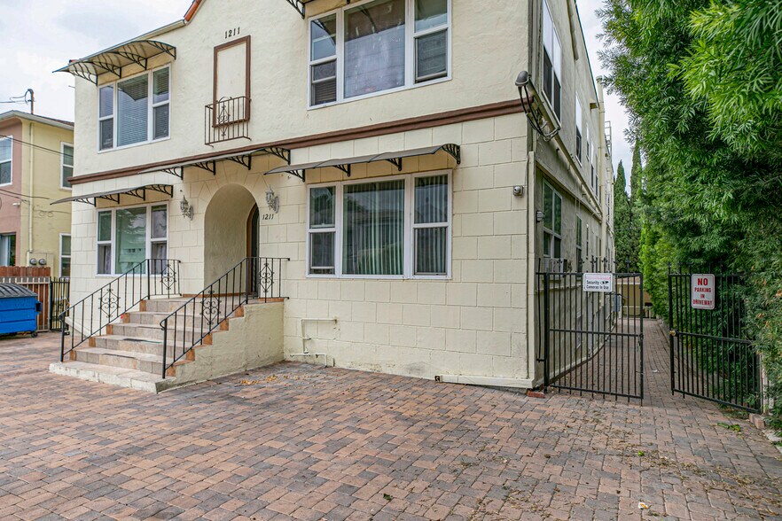 Primary Photo Of 1211 N Kenmore Ave, Los Angeles Apartments For Sale