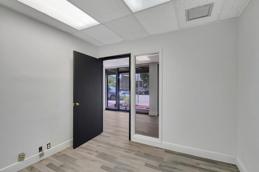 More Photos Of 101 N J St, Lake Worth Office For Lease
