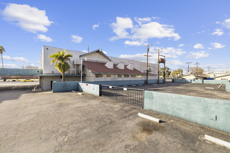 More Photos Of 276 Union Ave, Bakersfield Light Distribution For Sale