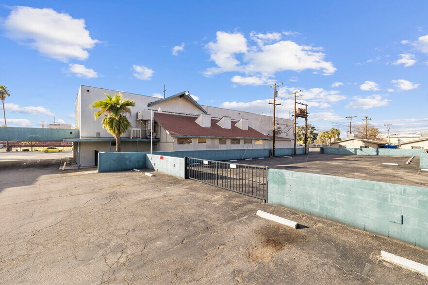 More Photos Of 276 Union Ave, Bakersfield Religious Facility For Sale