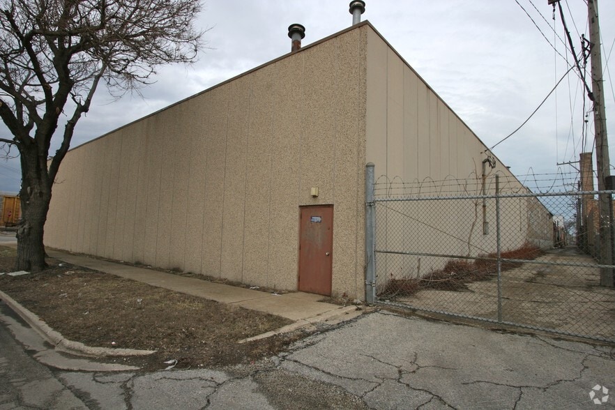 More Photos Of 4451 W Kinzie St, Chicago Warehouse For Lease