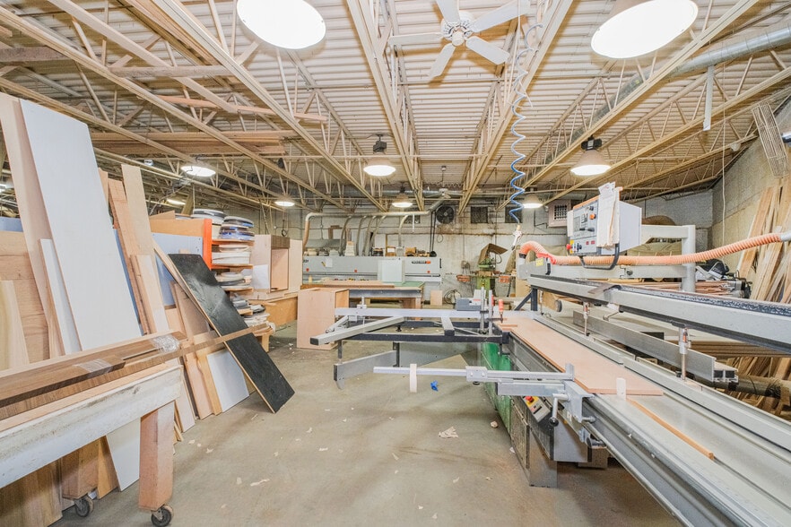 More Photos Of 1944-1952 Richmond Terrace, Staten Island Showroom For Lease