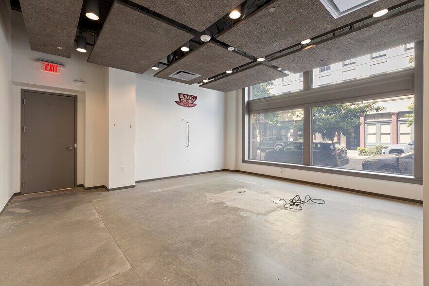 More Photos Of 640 Magazine St, New Orleans Hospitality For Lease