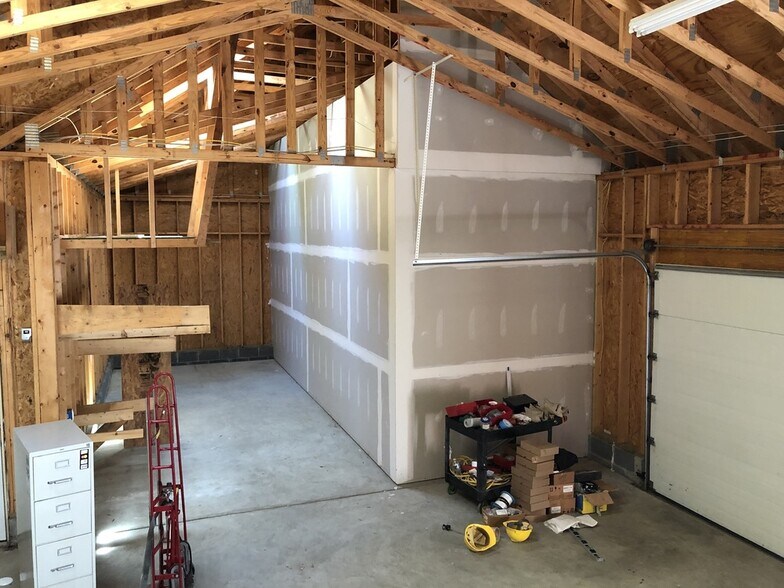 More Photos Of 2109 Forest Dr, Annapolis Showroom For Sale