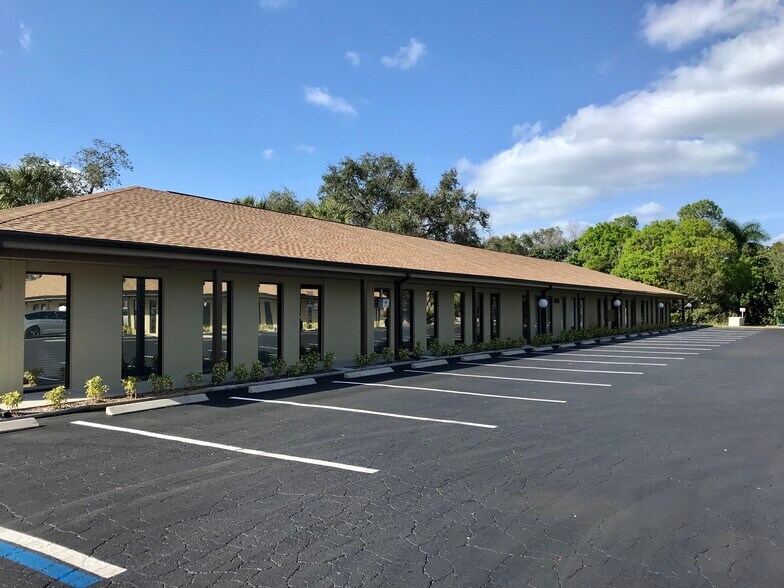 More Photos Of 6237 Presidential Ct, Fort Myers Office For Lease