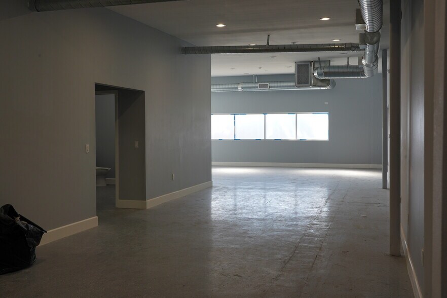 More Photos Of 10859 Burbank Blvd, North Hollywood Flex For Sale
