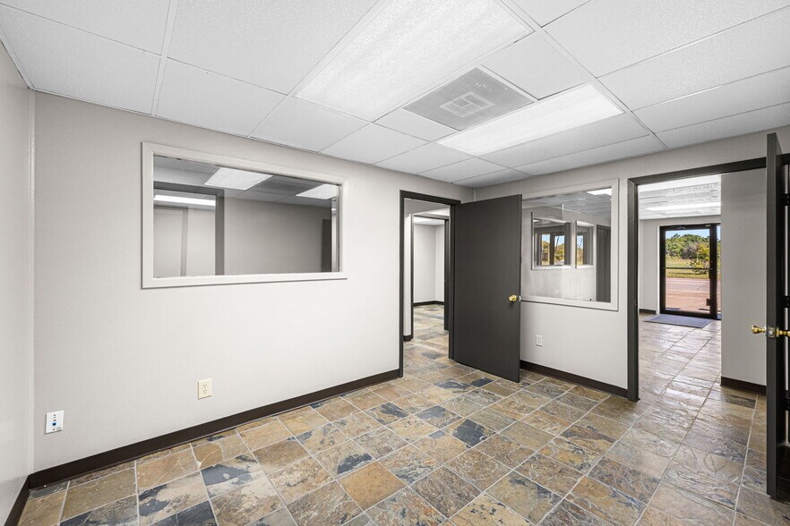 More Photos Of 2017 Lee Dr, Baytown Industrial For Lease