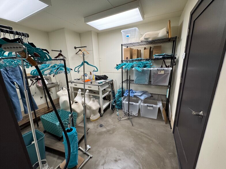 More Photos Of 2030 Main St, Batavia Freestanding For Lease