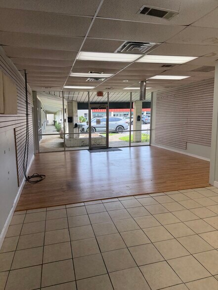 More Photos Of 2522 Capital Cir NE, Tallahassee General Retail For Sale