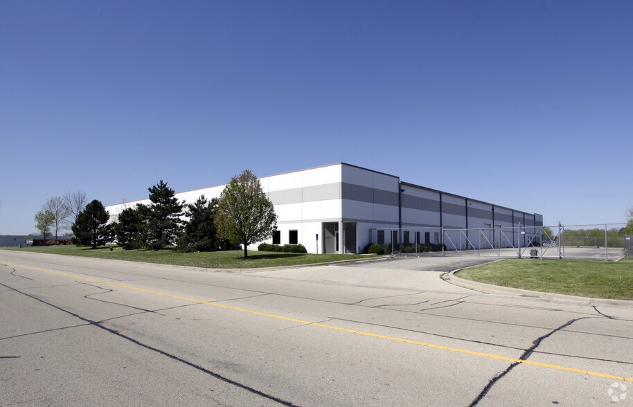 More Photos Of 1227-1229 Lakeside Dr, Romeoville Warehouse For Lease