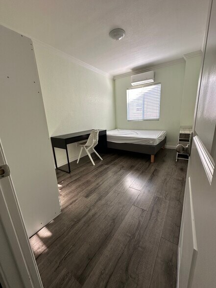 More Photos Of 1161 W 37th Dr, Los Angeles Apartments For Sale