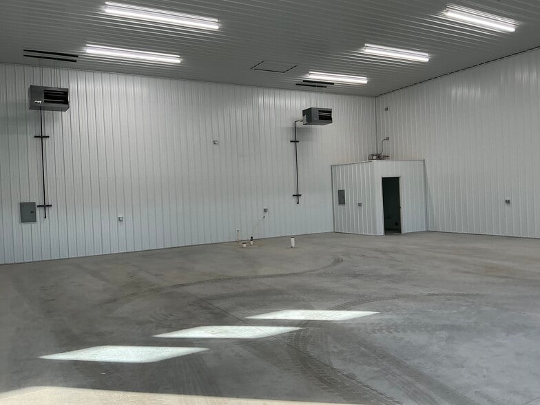 More Photos Of 2160 Alvin Rd, Grand Island Flex For Lease