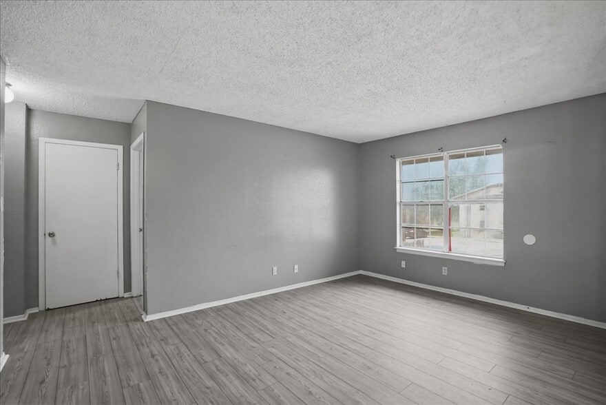 More Photos Of 600 E Crockett St, Beeville Apartments For Sale