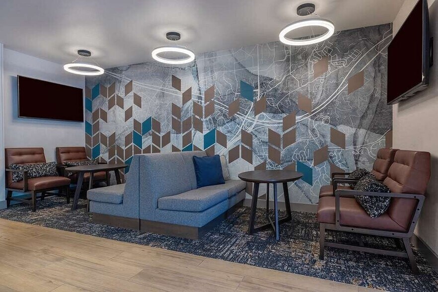 More Photos Of 397 S Malpais Ln, Flagstaff Hotel For Sale