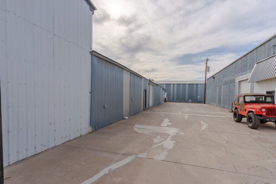 More Photos Of 319 Main St N, Kimberly Warehouse For Sale