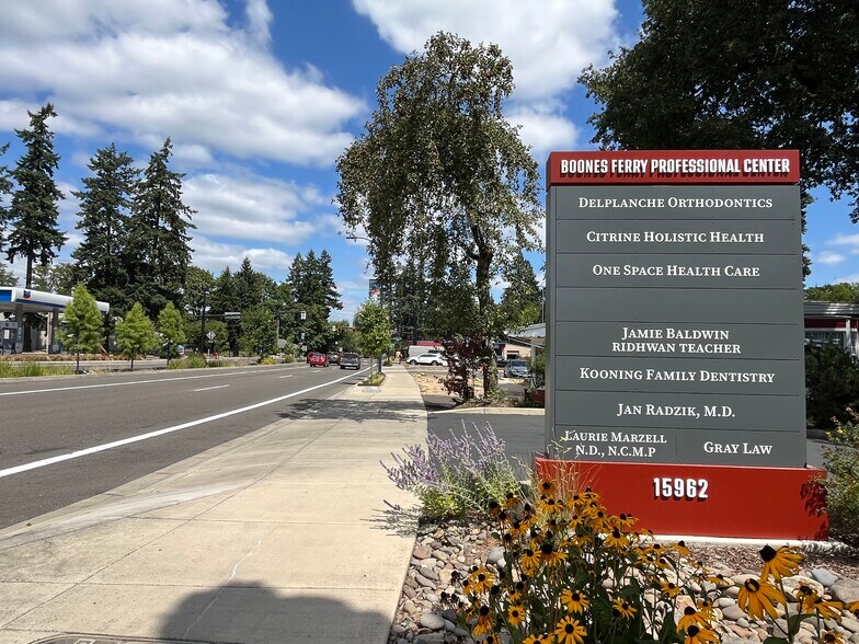 More Photos Of 15962 SW Boones Ferry Rd, Lake Oswego Medical For Lease
