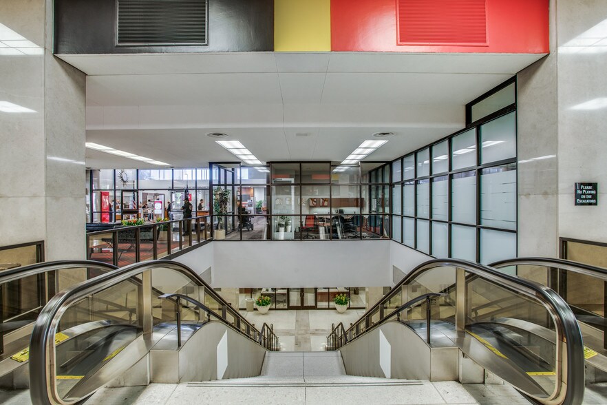 More Photos Of 400 S Zang Blvd, Dallas Office For Lease