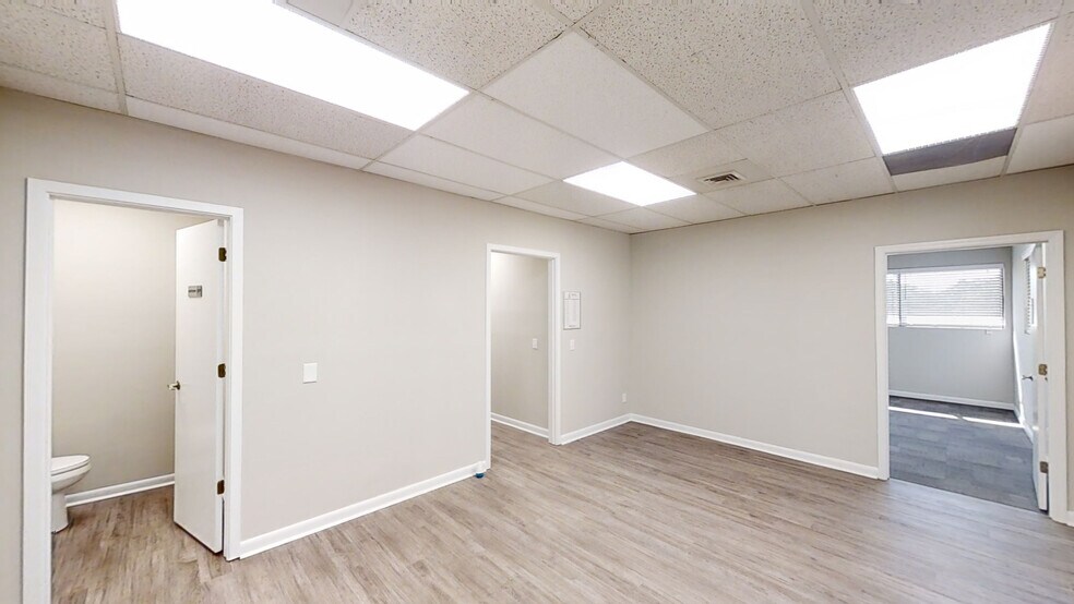More Photos Of 2920 Edgewood Cir, Columbus Office For Lease