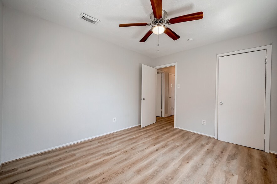More Photos Of 8814 Manus St, Houston Apartments For Sale
