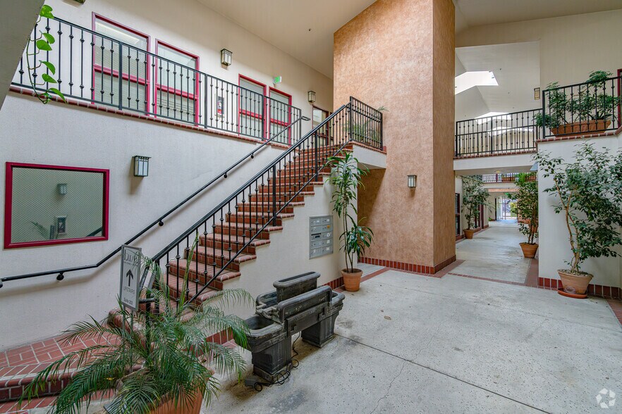 More Photos Of 2015 J St, Sacramento Loft Creative Space For Lease