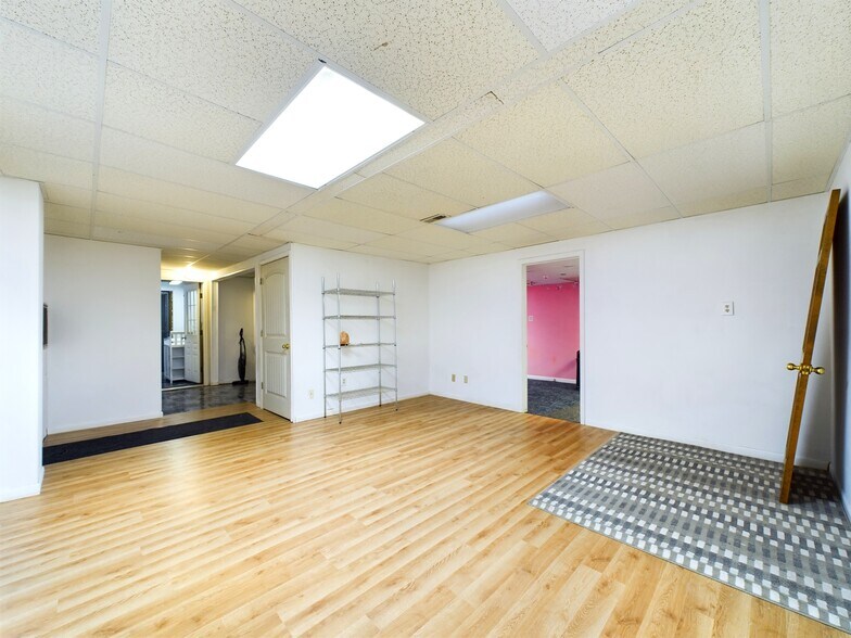 More Photos Of 309 S Ohio Ave, Sedalia Storefront Retail Office For Sale